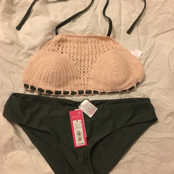 brand new swimsuit - Picture 1 of 2